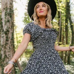 Ivy City Rae Dress in Black Daisy